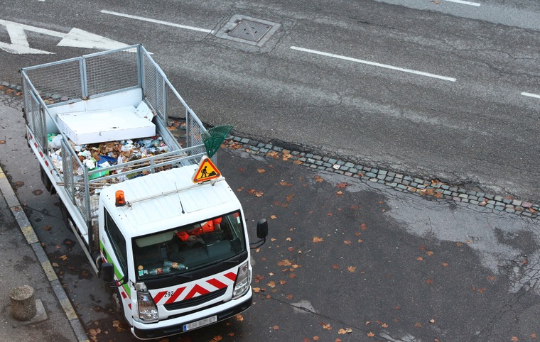 camionnette ramasseuse d'encombrants